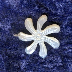 Natural oyster shell handmade flower pendant